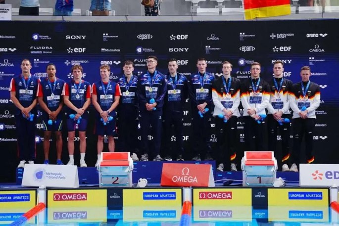 podio staffetta 4x200 sl maschile