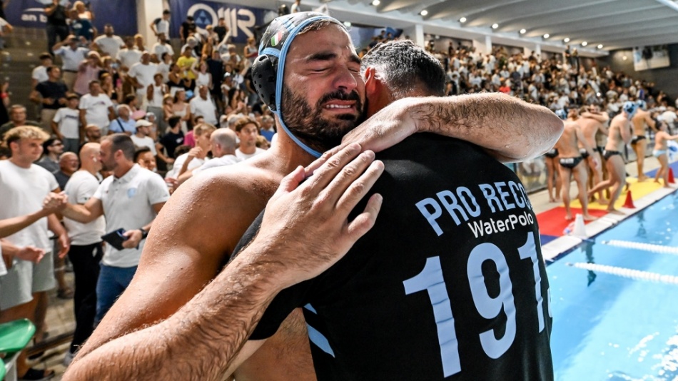 francesco di fulvio in lacrime all'ulrima partita con la pro recco