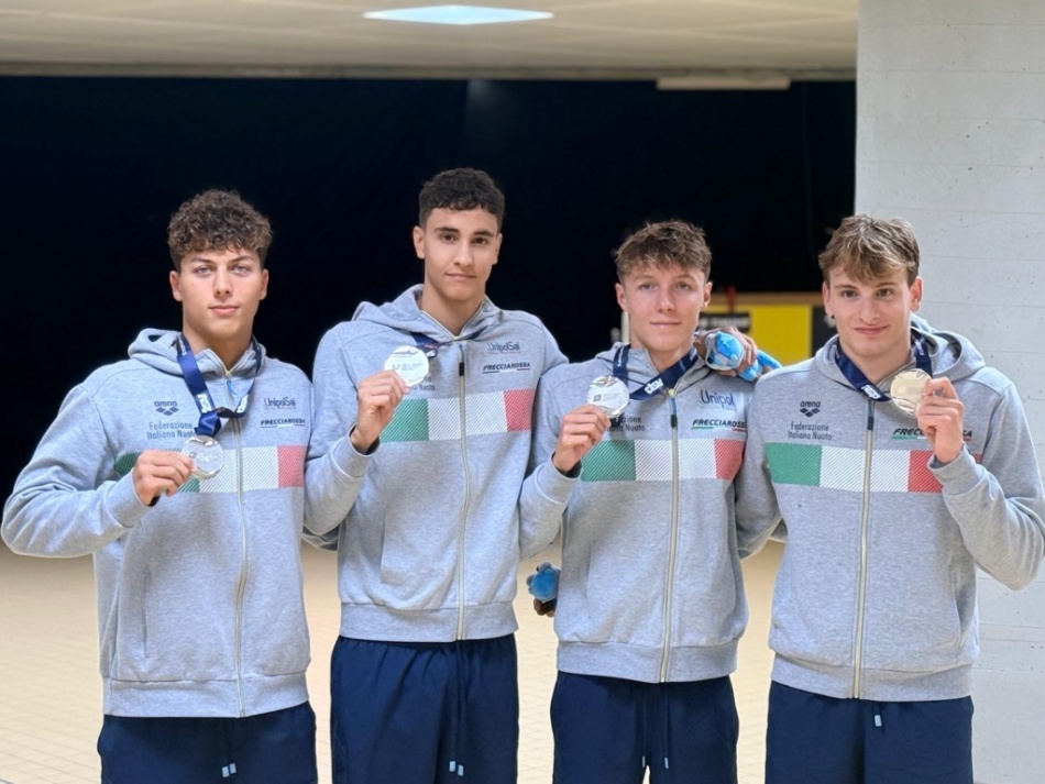 staffetta 4x200 sl maschile - italia