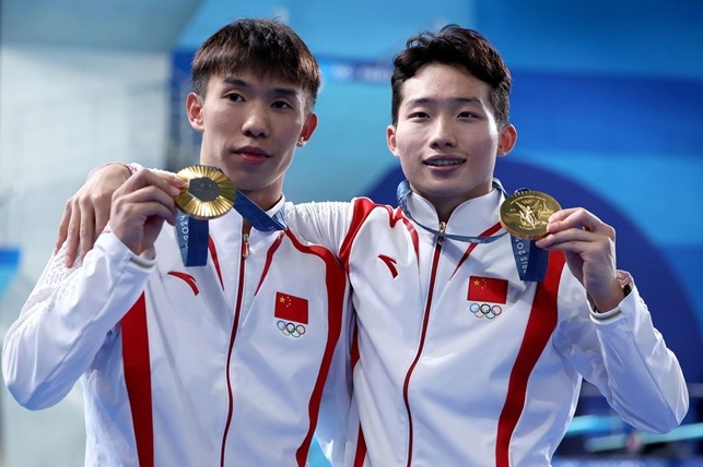 Daoyi Long e Zongyuan Wang