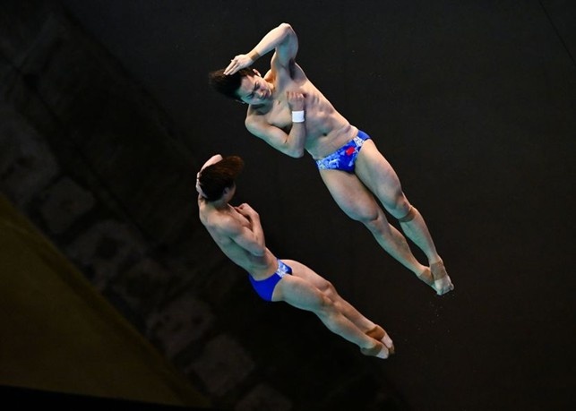 Zongyuan Wang e Jiuyan Zheng Zongyuan Wang e Jiuyan Zheng