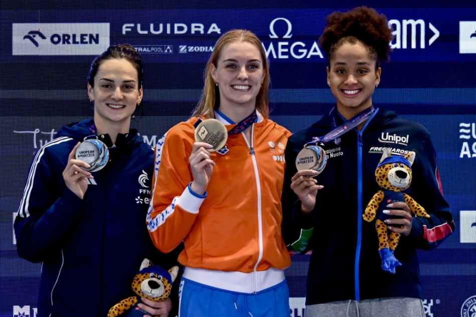 podio 100 sl femminile podio 100 sl femminile