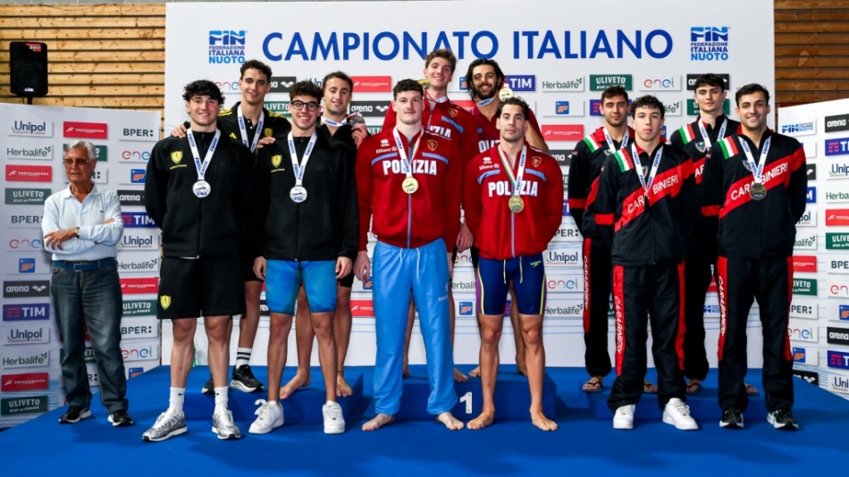 podio staffetta 4x100 sl maschile